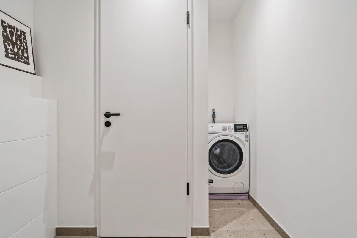 Luxurious 2Br Apt With Balcony In Luxembourg Apartamento Exterior foto