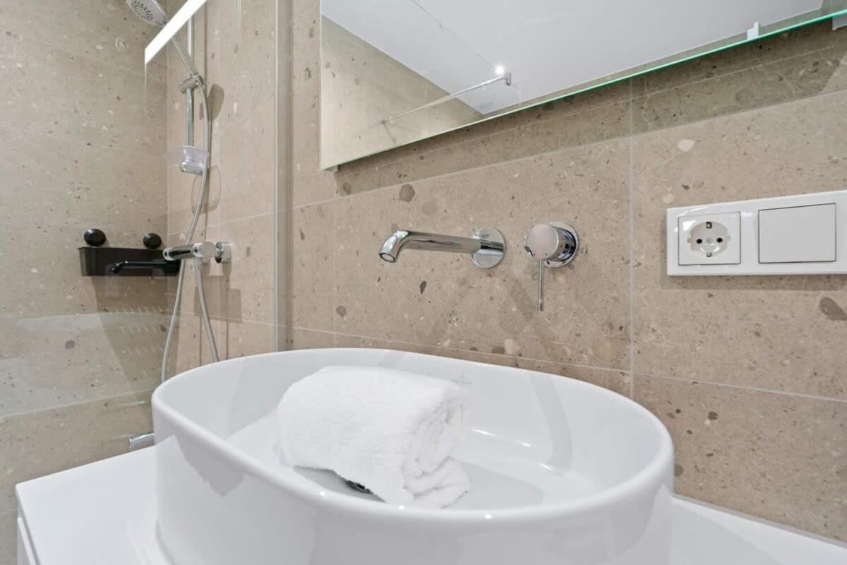 Luxurious 2Br Apt With Balcony In Luxembourg Apartamento Exterior foto