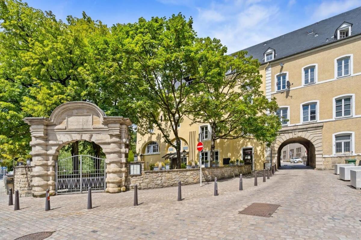 Luxurious 2Br Apt With Balcony In Luxembourg Apartamento Exterior foto